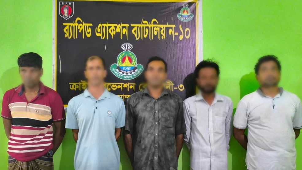 রাজবাড়ীতে পাঁচ আগ্নেয়াস্ত্রসহ ৫ জনকে গ্রেপ্তার
