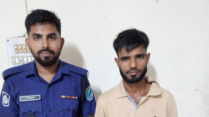 একমাত্র ছেলেকে নিজেই পুলিশে দিলেন মা
