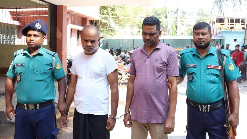 সেনাসদস্য পরিচয়ে জাল টাকা দিয়ে স্বর্ণের চেইন আত্মসাৎ, গ্রেপ্তার ২