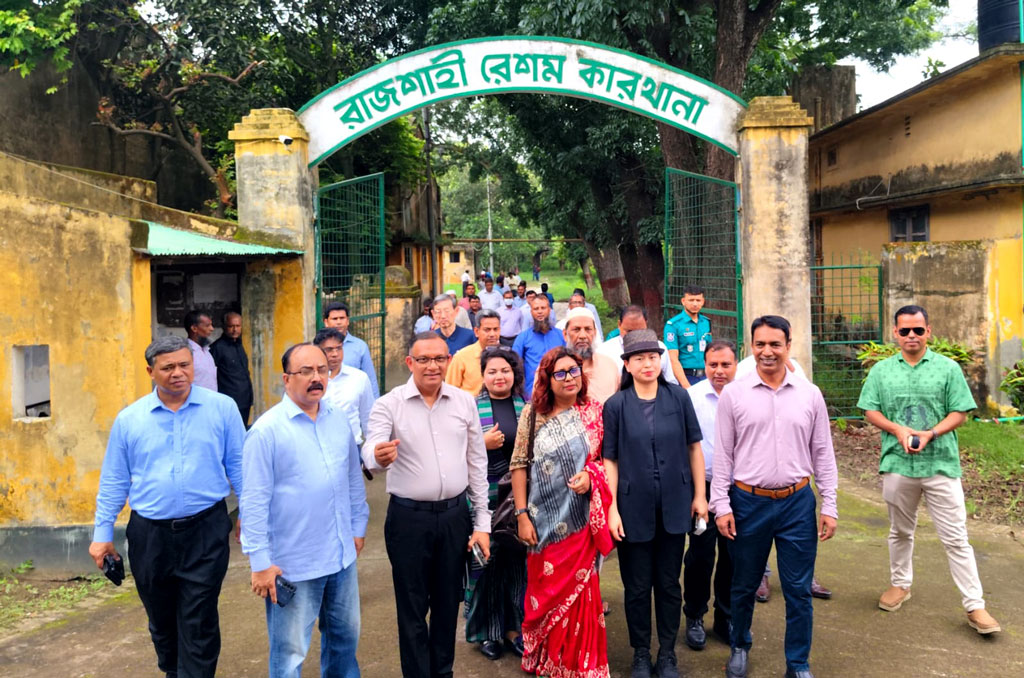 চীনের বাজার ধরার স্বপ্ন নিয়ে নতুন করে জাগছে রাজশাহীর রেশম