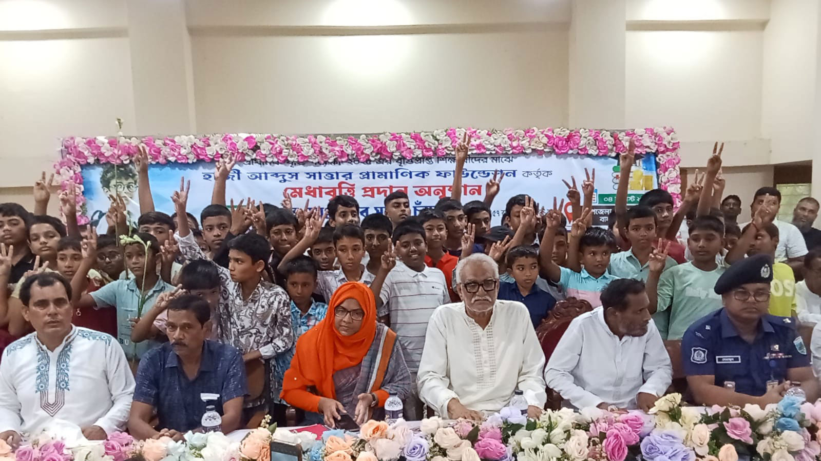 বাঘায় হাজি আব্দুস সাত্তার প্রামাণিক ফাউন্ডেশনের মেধাবৃত্তি, ১৬৫ শিক্ষার্থীকে সম্মাননা ও আর্থিক সহায়তা