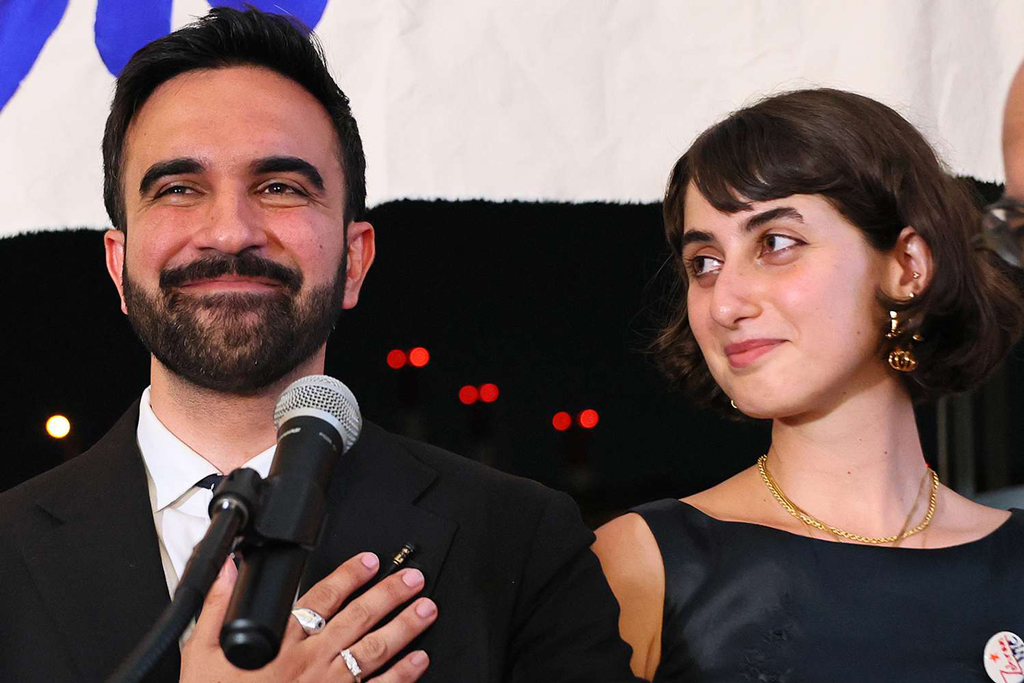 নীরবে নেপথ্যে যেভাবে মামদানির জয় নিশ্চিত করলেন স্ত্রী রামা দুয়াজি