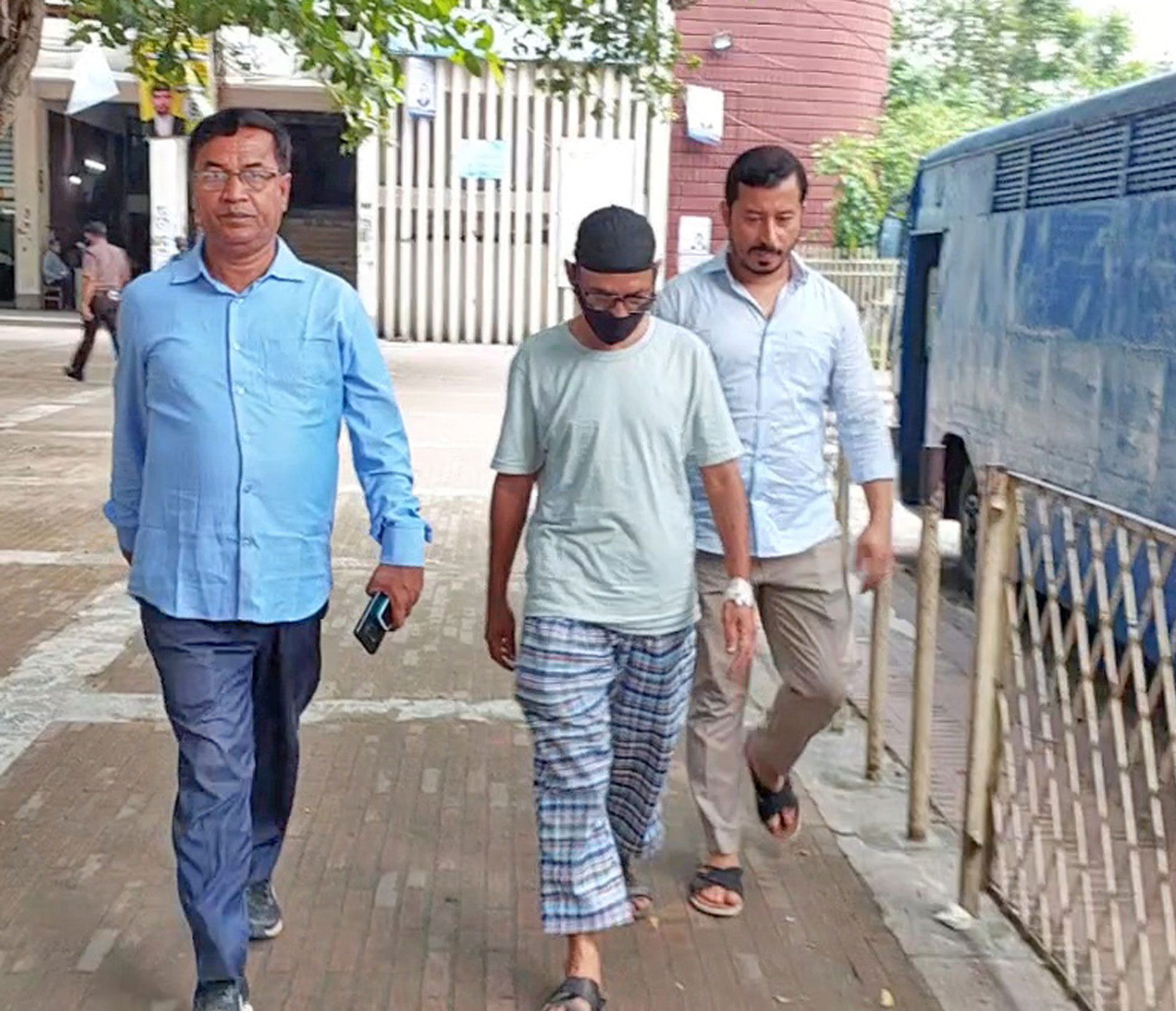 পল্লবীতে শিশু ধর্ষণ-হত্যা: দরজা ভেঙে দেখি গোসলখানায় রক্তের ছাপ—বাবার জবানবন্দি