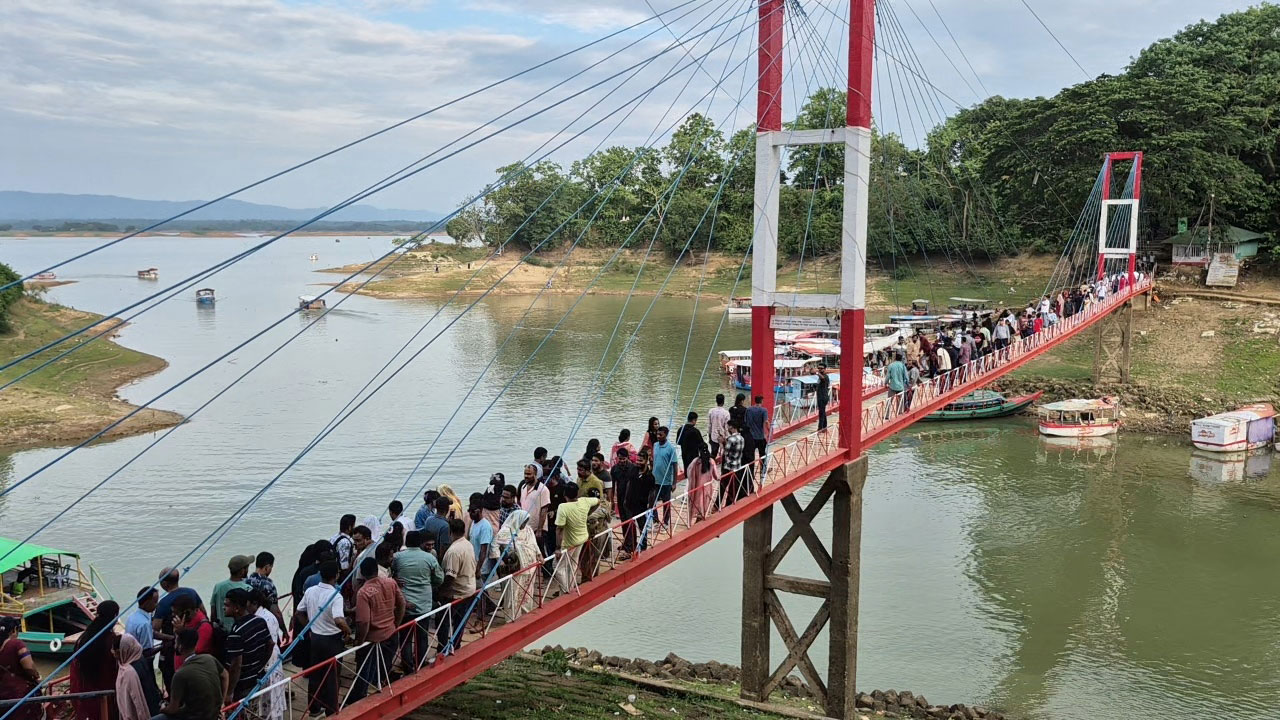 সাজেকে উপচে পড়া ভিড় থাকলেও পর্যটকশূন্য রাঙামাটি শহর, তৃতীয় দিনে প্রাণচাঞ্চল্য