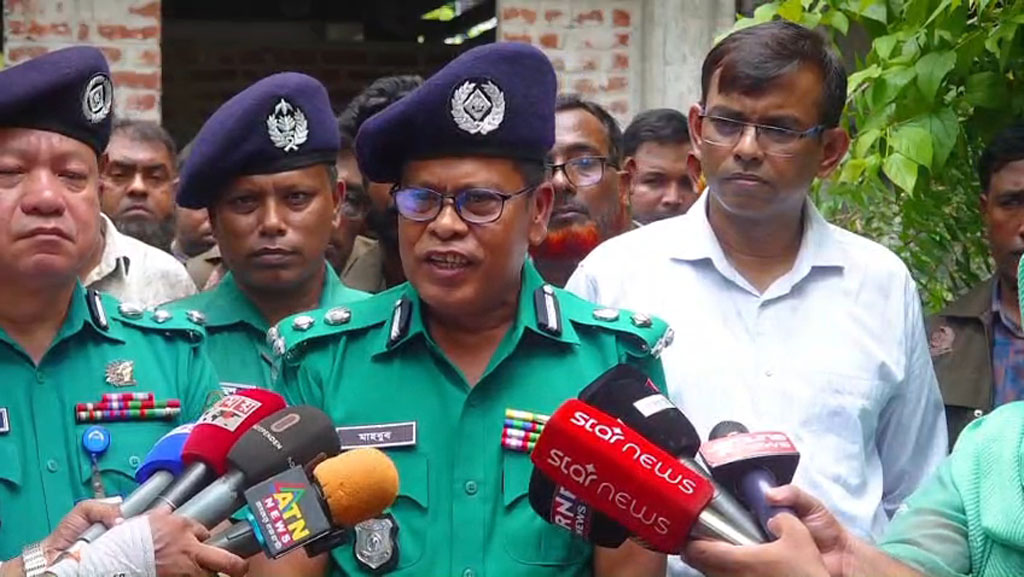 রংপুরে ৪ খুন: ঘটনাস্থল পরিদর্শন করে যা বললেন নতুন কমিশনার
