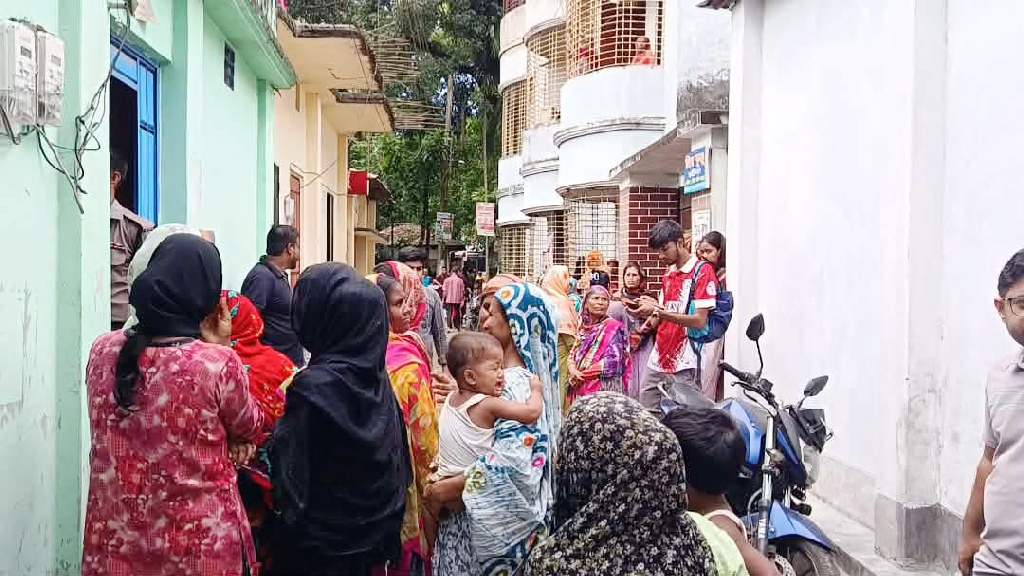 ছাত্রীনিবাস থেকে শিক্ষার্থীর ঝুলন্ত লাশ উদ্বার, মিলল দুই পৃষ্ঠার নোট