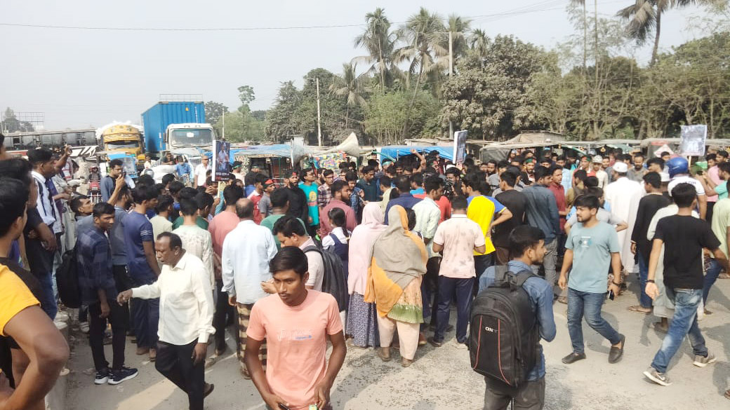 উত্তরাঞ্চল থেকে ৪ উপদেষ্টা নিয়োগ দাবিতে ফের রংপুরে মহাসড়ক অবরোধ