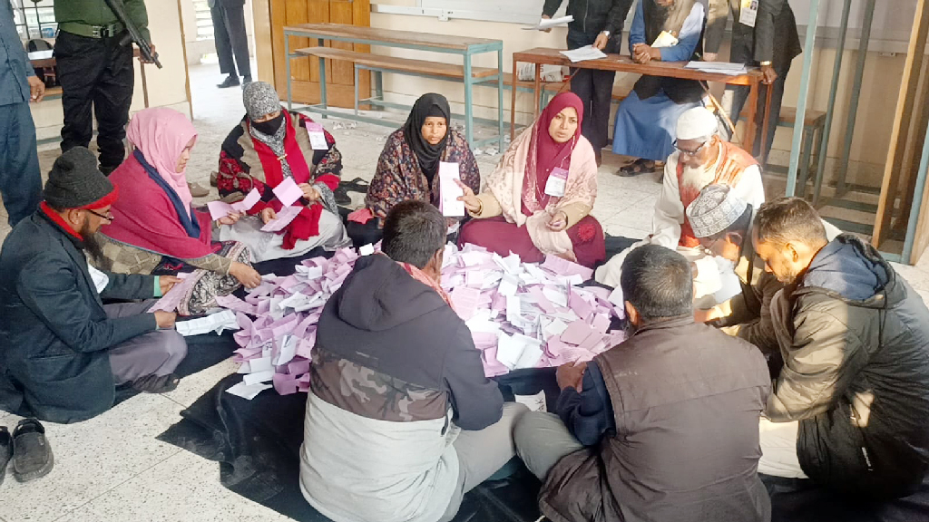 রংপুরে ভোটের ‘ঈদ’ শেষে চলছে গণনা