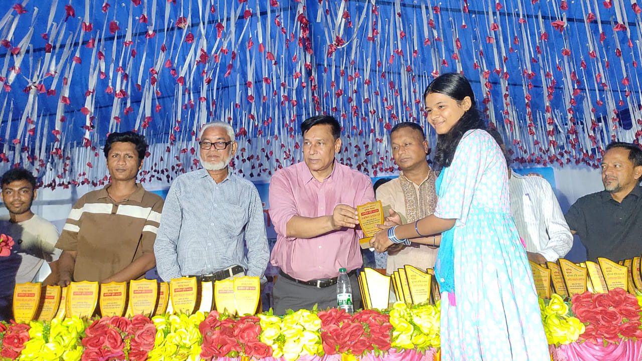 পীরগঞ্জে শতাধিক কৃতি শিক্ষার্থীকে সংবর্ধনা