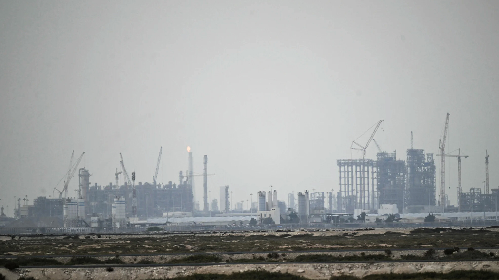 কাতারের গ্যাস স্থাপনায় হামলা: সর্বাধিক ঝুঁকিতে বাংলাদেশসহ দ. এশিয়ার তিন দেশ