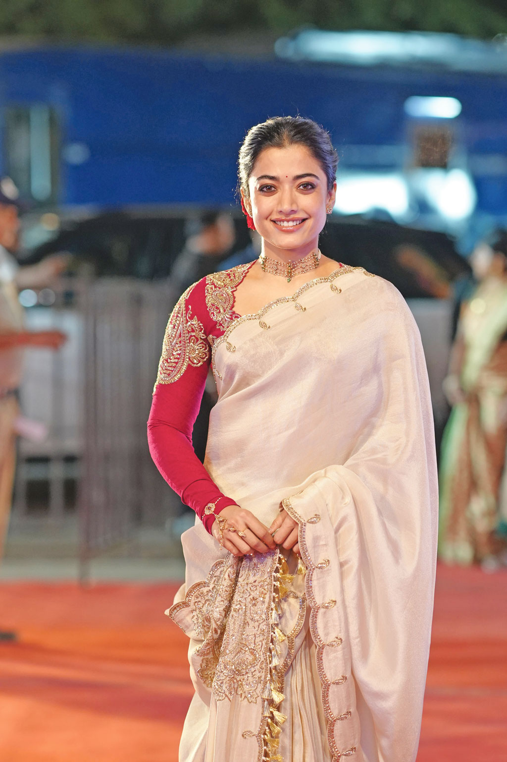৪০০ পরিবার দত্তক নিলেন রাশমিকা