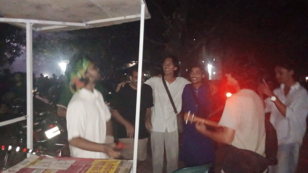 রাকসুর ভোট গ্রহণ কাল, রাতেই উৎসবের আমেজ ক্যাম্পাসে