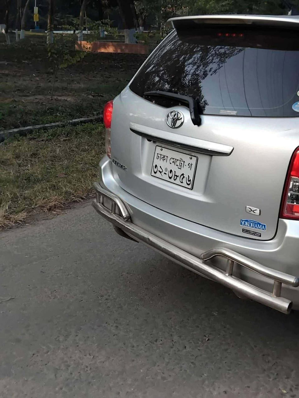 রাবি ক্যাম্পাসে শিক্ষকের গাড়ির ধাক্কায় পা ভাঙল ছাত্রীর