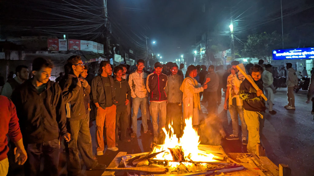 রাবি শিক্ষার্থীদের ওপর দুর্বৃত্তদের হামলা, আহত ৩