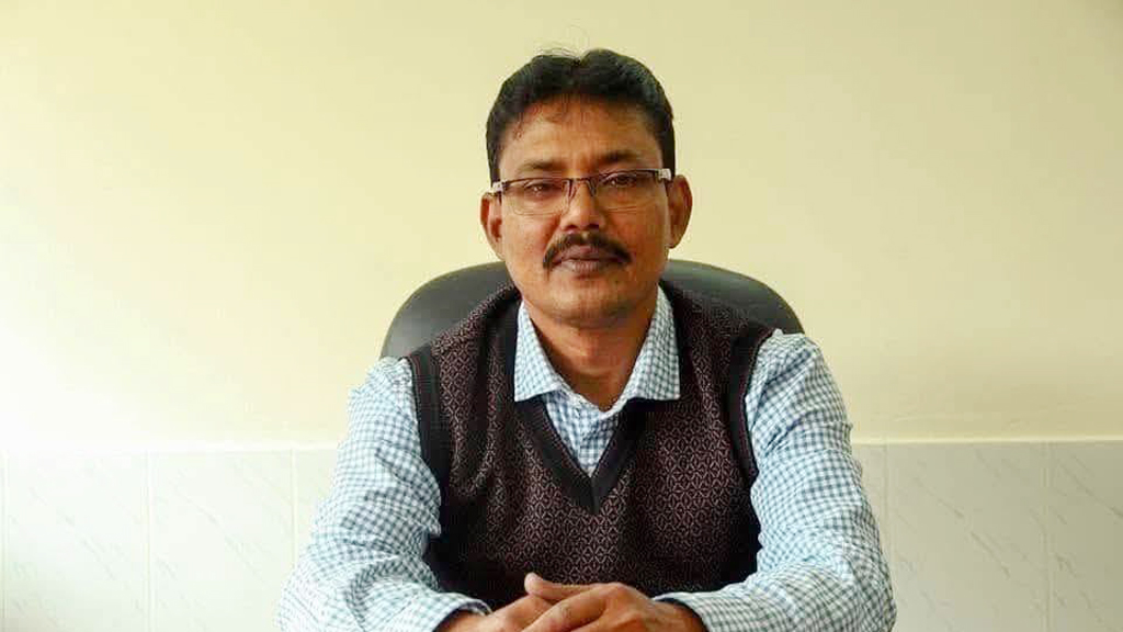 মাছ ধরতে যাওয়ার পথে প্রাণ গেল রাবি শিক্ষকের, সহকর্মী আহত