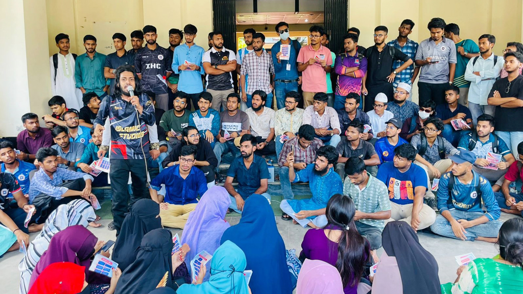 ৯ দফা দাবিতে রাবি প্রশাসনিক ভবন ঘেরাও