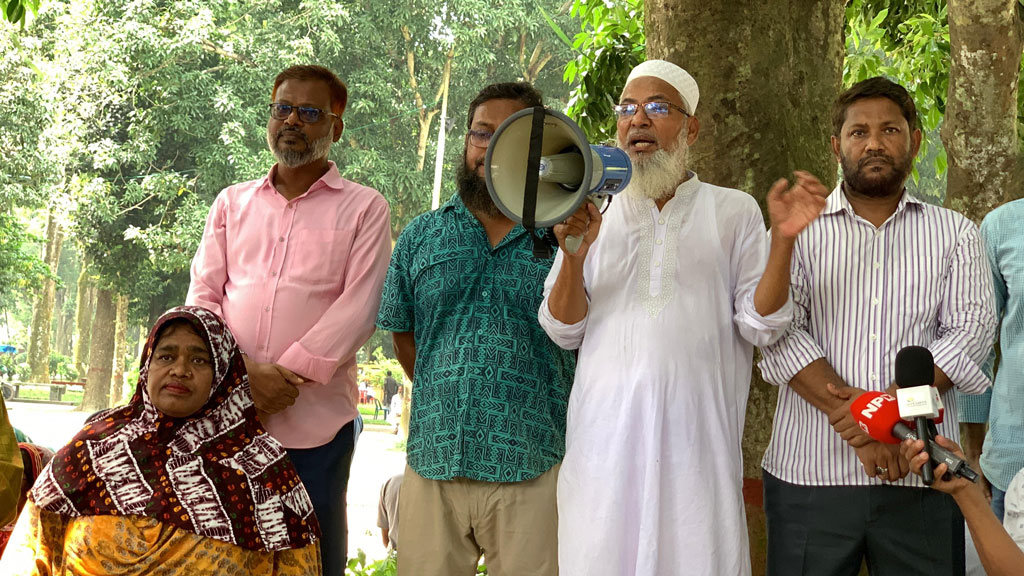 উপ-উপাচার্যকে লাঞ্ছিত করা শিক্ষার্থীদের সন্ত্রাসী বললেন রাবি অফিসার্স সমিতির সভাপতি