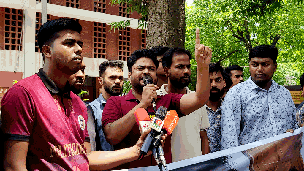 রাবিতে শিক্ষার্থীদের ওপর হামলায় জড়িত রাকসু ও শিবির নেতাদের গ্রেপ্তার দাবি