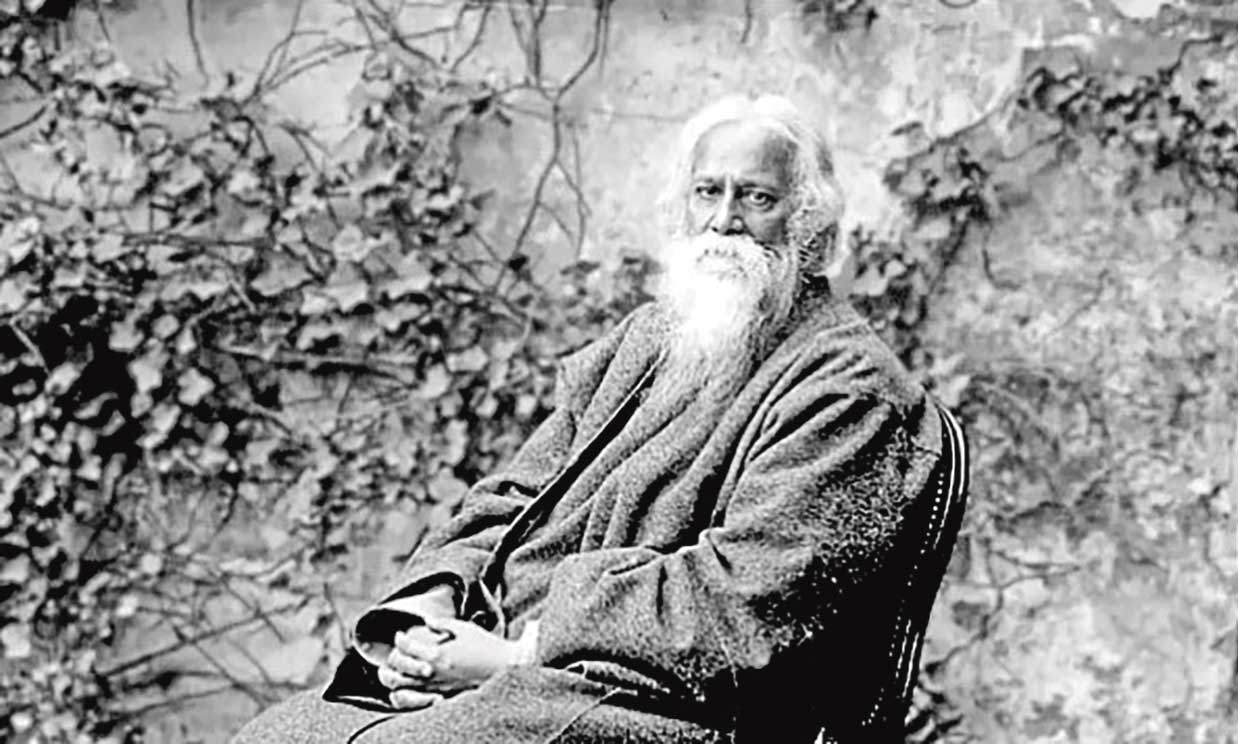 আঘাতে আঘাতে বেদনায় বেদনায়