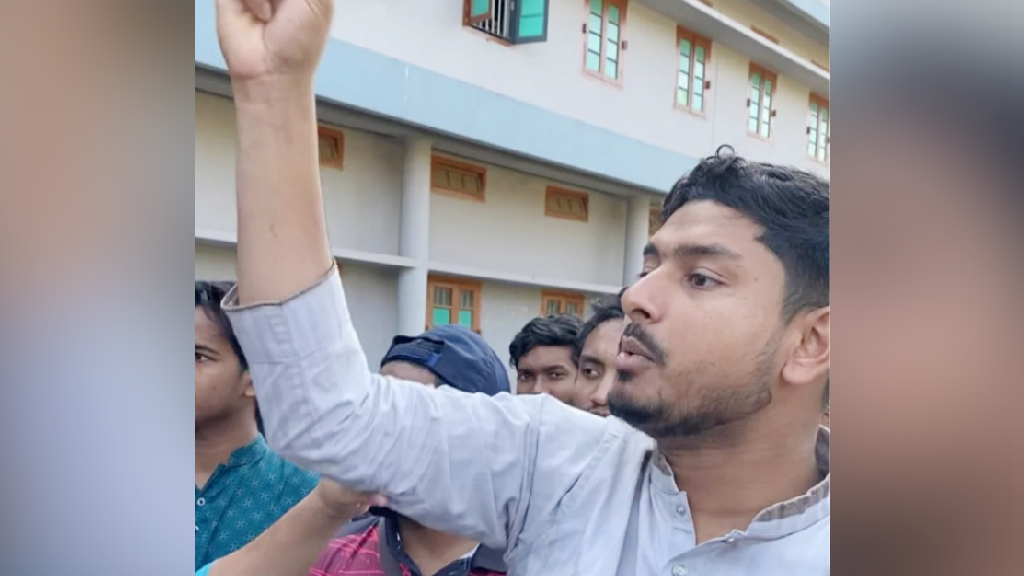 রাবিতে শিক্ষার্থীকে ‘উল্টো করে ঝুলিয়ে’ মারধরের হুমকি হল জিএসের