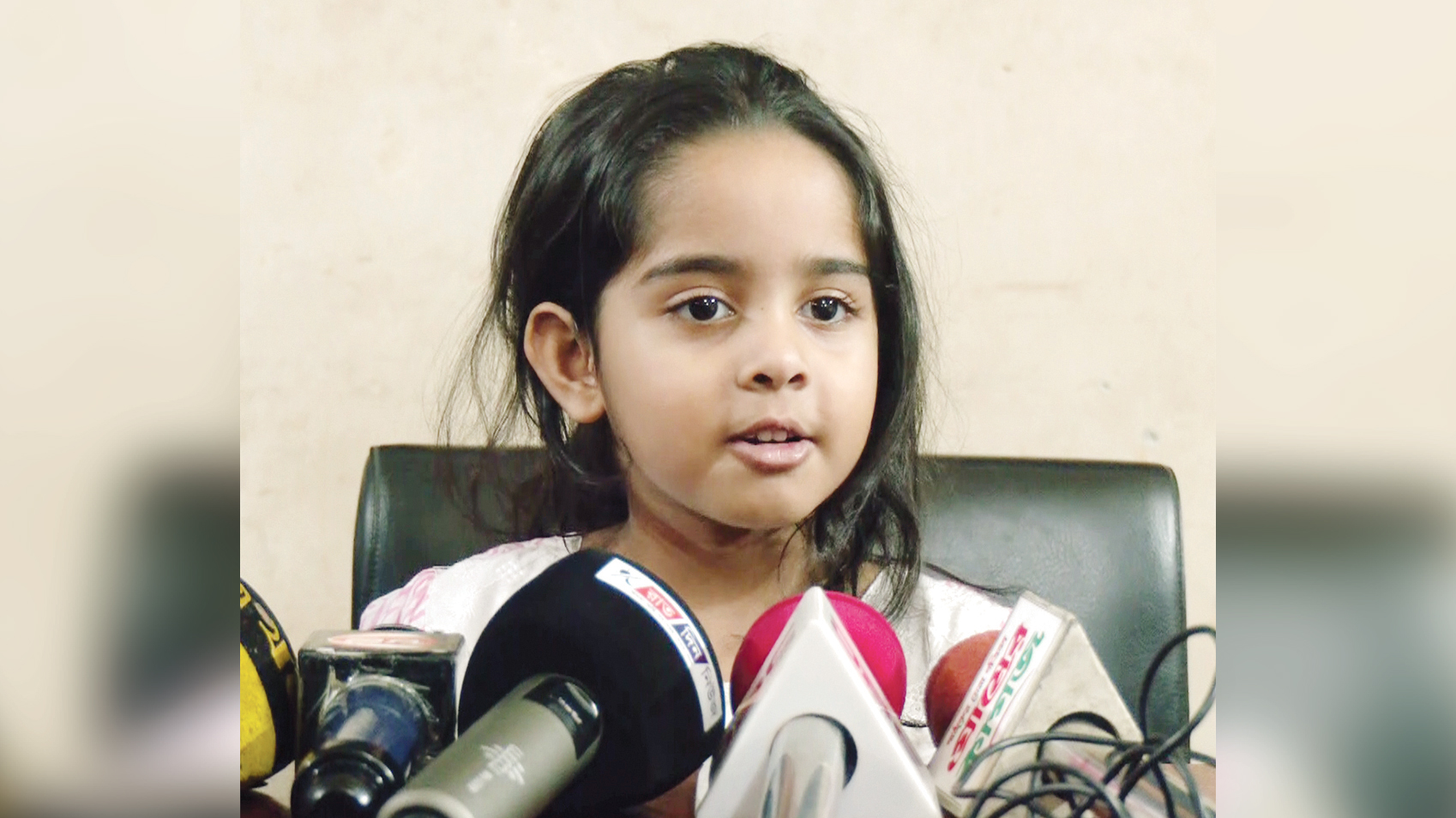 ‘বাবাকে ছাড়া একটুও ভাল্লাগে না আমার’