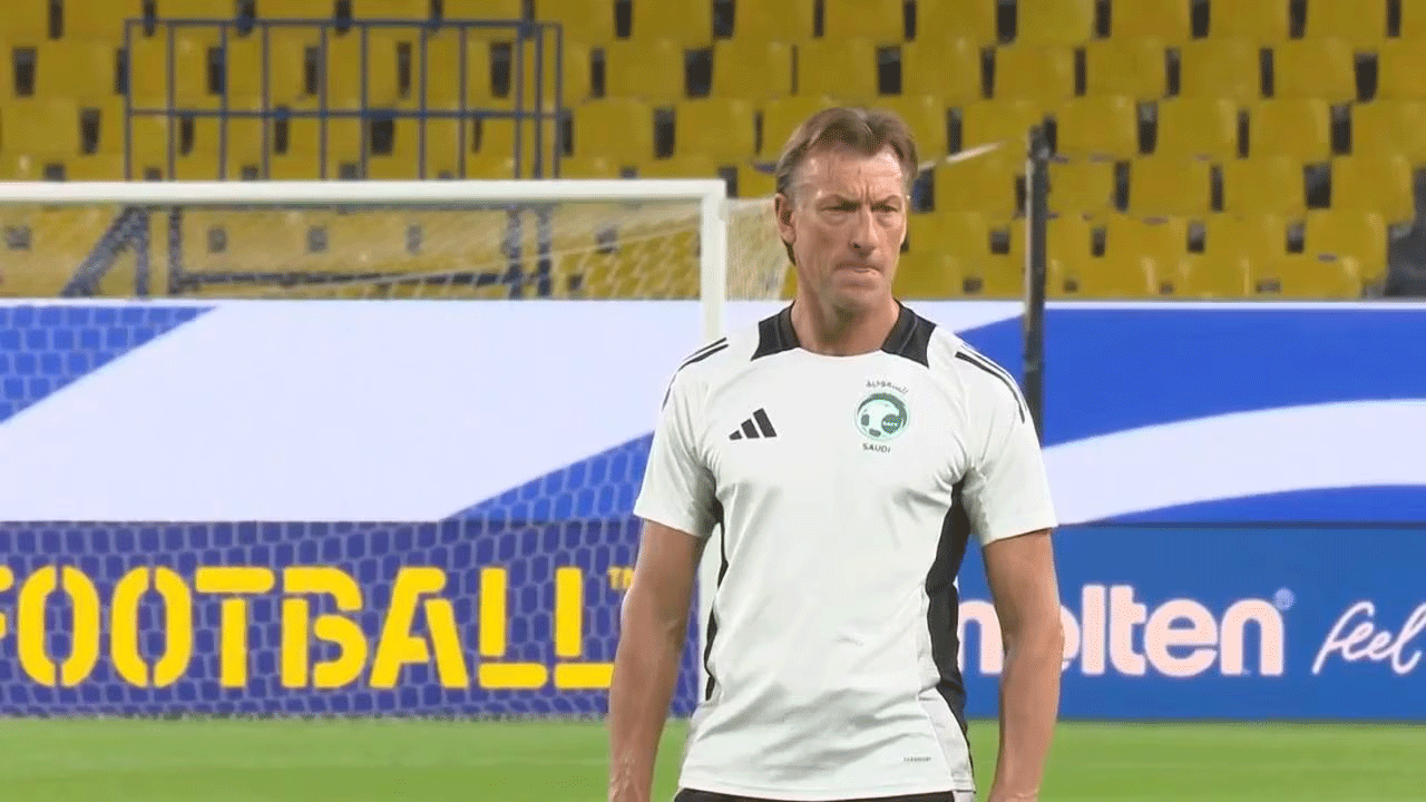 বিশ্বকাপের আগে চাকরি হারালেন আর্জেন্টিনাকে কাঁদানো সেই কোচ