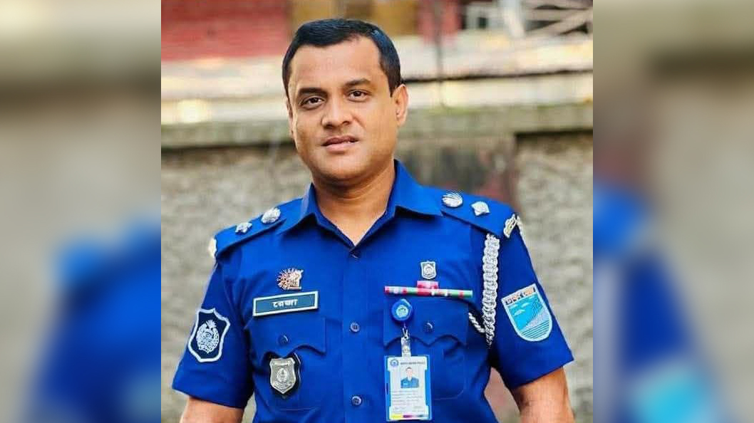 ‘নয় বছর ছিলাম ডাম্পিং পোস্টিংয়ে, আর বোধহয় চাকরি করা হলো না’, পুলিশ কর্মকর্তার পোস্ট
