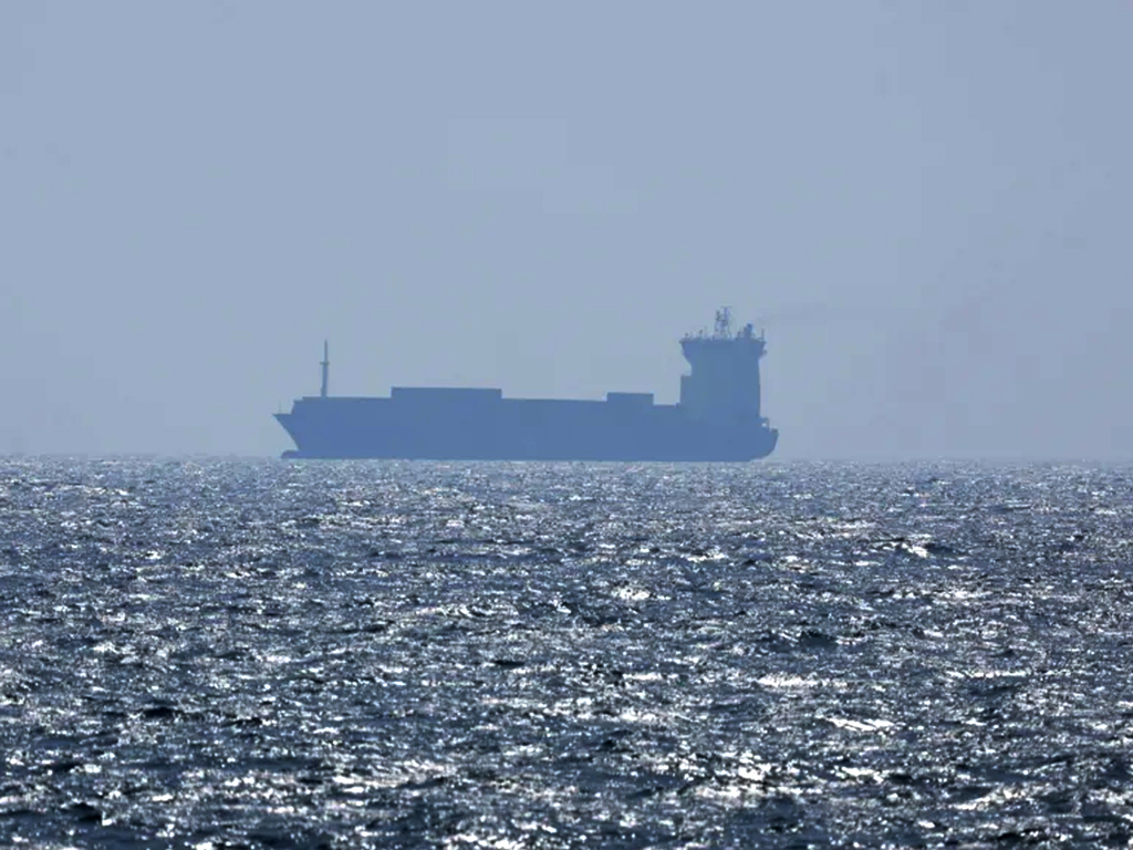 হরমুজ প্রণালিতে সিঙ্গাপুরগামী তেলের ট্যাংকার জব্দ করল ইরান