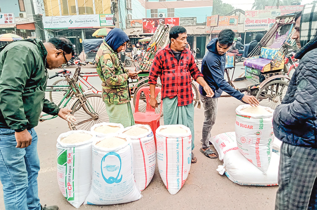 সিন্ডিকেটে চড়া চালের বাজার