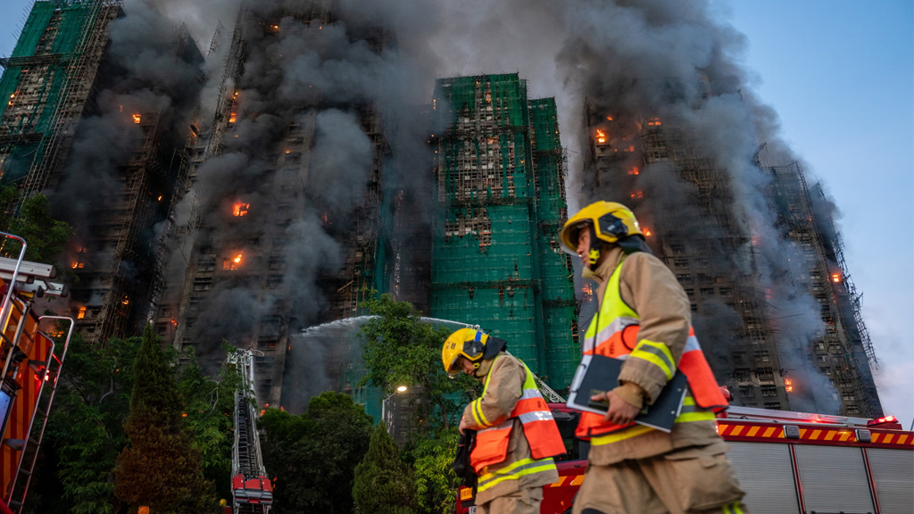 একটি ঘর... মুহূর্তেই সব পুড়ে ছাই— বেঁচে ফেরাদের মুখে হংকং অগ্নিকাণ্ডের ভয়াবহতা