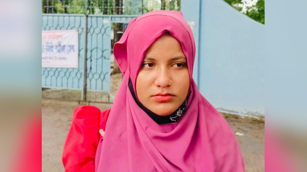প্রবেশপত্রের সঙ্গে অসংগতি থাকায় এইচএসসি পরীক্ষা দিতে পারল না রিপা