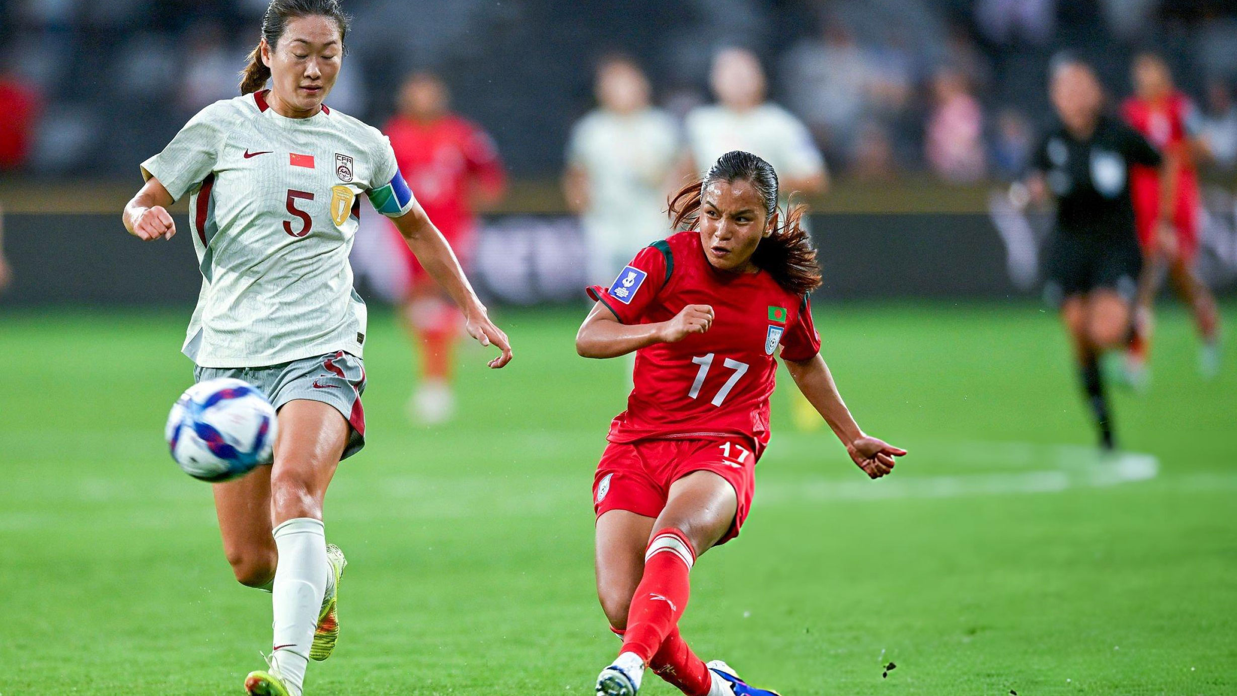 দারুণ খেলেও শেষের ভুলে পিছিয়ে থেকে বিরতিতে বাংলাদেশ