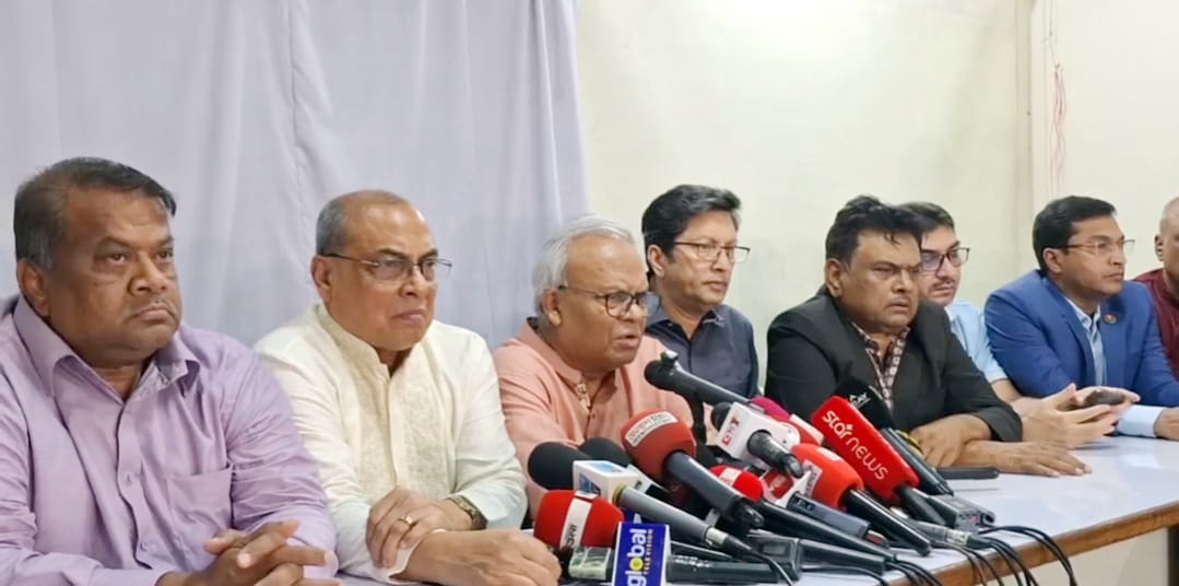 খালেদা জিয়ার অবস্থার উন্নতি নেই, বিএনপির মশাল রোড শো স্থগিত