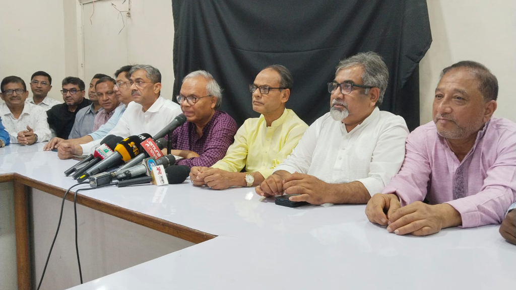 আ. লীগের ক্লিন ইমেজের ব্যক্তিদের বিএনপির সদস্য হতে বাধা নেই: রিজভী