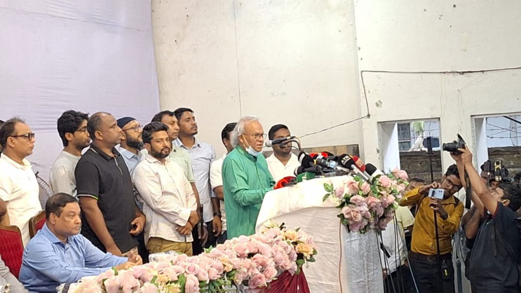 বিএনপিকে জাপার দায়িত্ব নিতে বলছেন, আপনারা কারা: শামীম পাটোয়ারীকে রিজভী