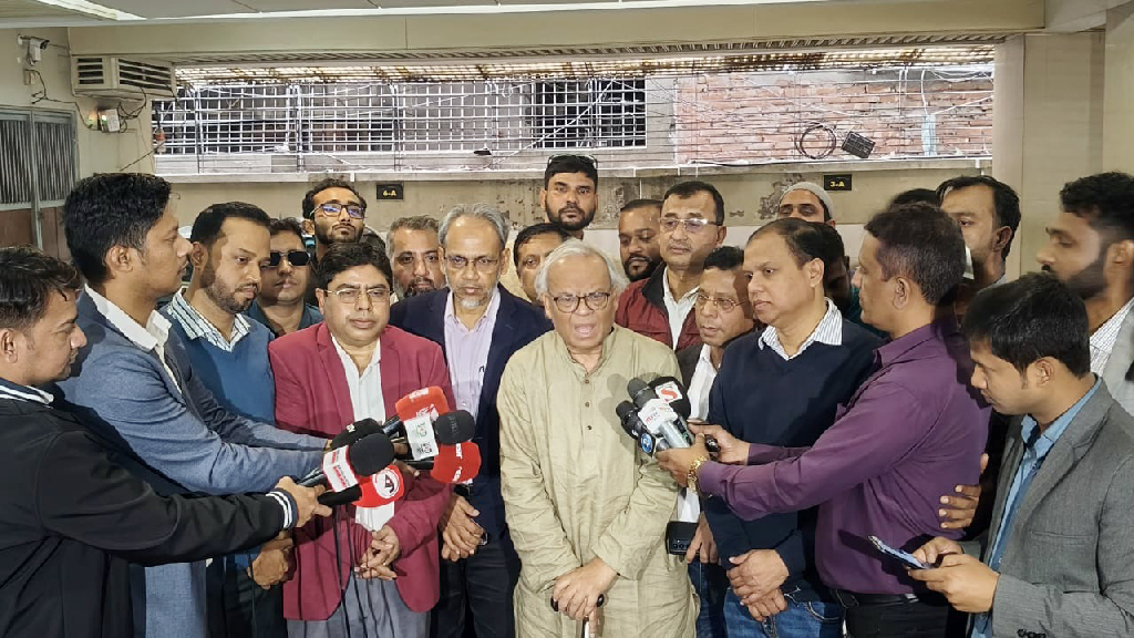 তারেক রহমানের নিরাপত্তায় বেহুলার বাসরঘরের মতো যেন ছিদ্র না থাকে: রিজভী