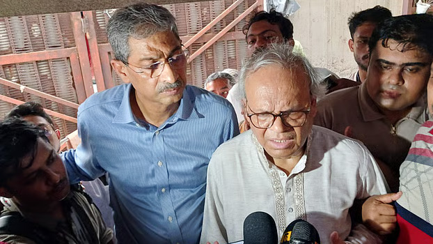 ঘনবসতিপূর্ণ এলাকায় প্রশিক্ষণ বিমান উড্ডয়ন নিয়ে রিজভীর প্রশ্ন