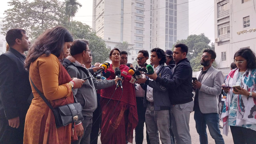 আ.লীগ নিষিদ্ধে সিদ্ধান্ত হয়নি, শেখ হাসিনার অনুপস্থিতিতেই বিচার হতে পারে: রিজওয়ানা হাসান