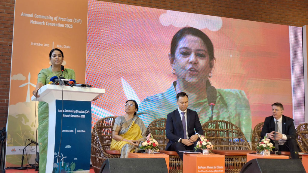 নারীদের অদম্য সাহসেই গড়ে উঠবে জলবায়ু সহনশীল বাংলাদেশ: পরিবেশ উপদেষ্টা