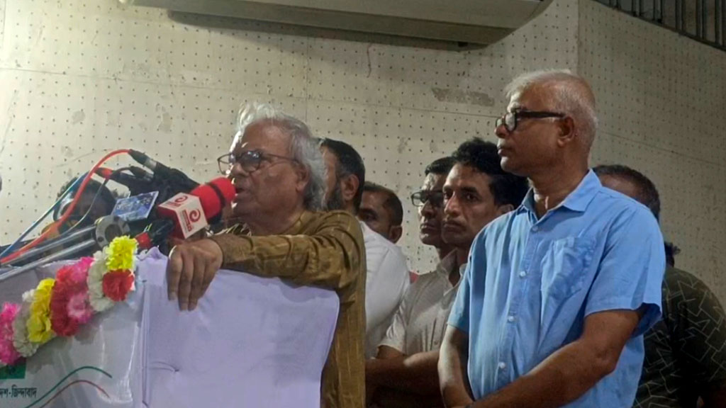 ঘনবসতিপূর্ণ এলাকার মধ্যে যুদ্ধবিমান প্রশিক্ষণ দেওয়া হবে কেন, এটি সাধারণ মানুষের প্রশ্ন: রিজভী