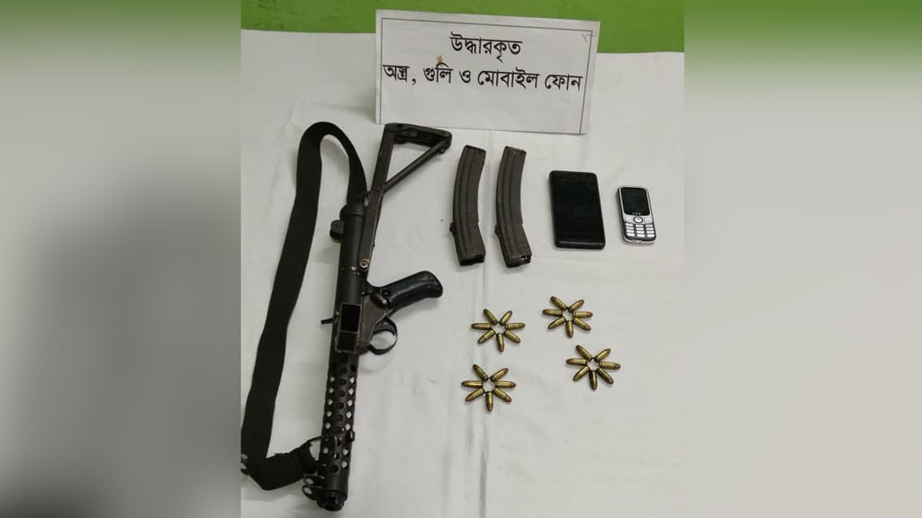 রাজবাড়ীতে মেশিনগান-পিস্তলসহ আটক দুই