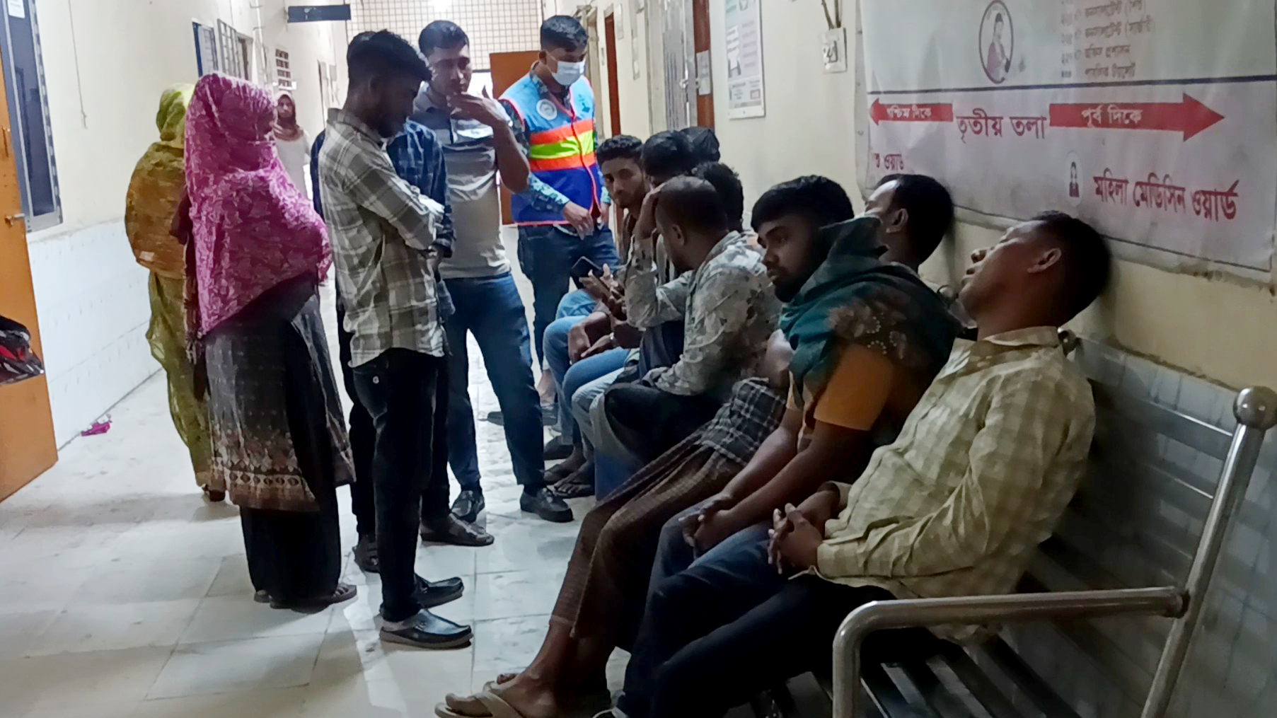 দৌলতদিয়া ফেরিঘাটে বাসডুবি; মৃত্যুর সংখ্যা বেড়ে ২৩