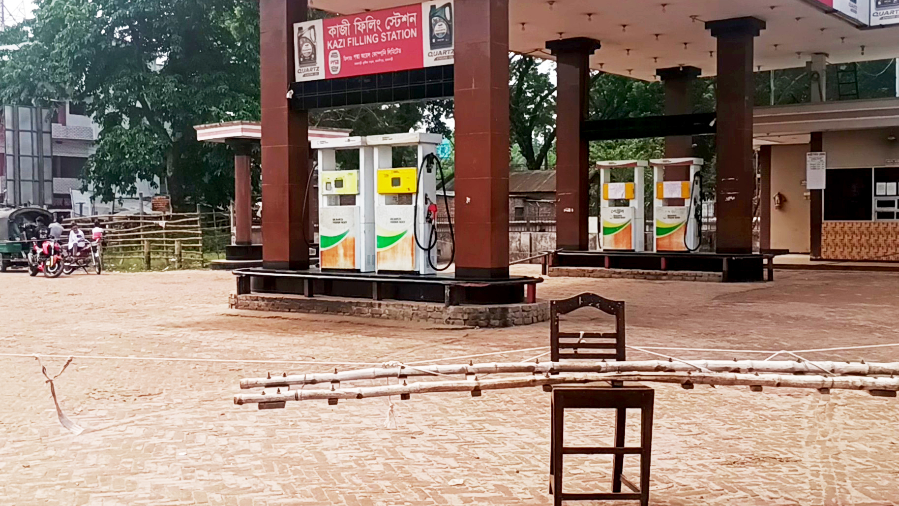 রাজবাড়ীর ১০টি ফিলিং স্টেশনের একটিতেও মিলছে না তেল, বিপাকে চালকেরা