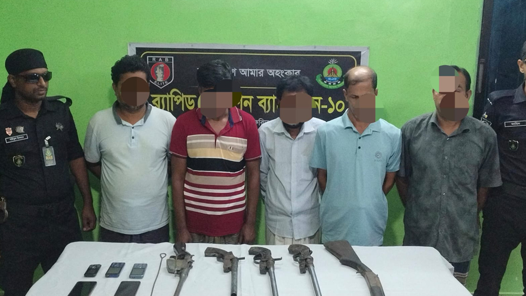 রাজবাড়ীতে অস্ত্রসহ গ্রেপ্তার ৫