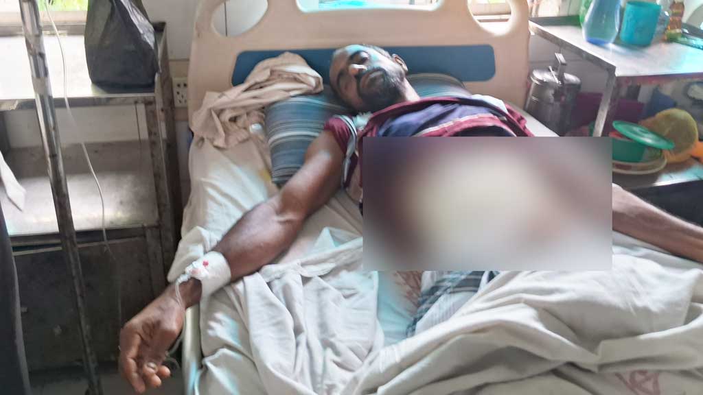 তুচ্ছ ঘটনাকে কেন্দ্র করে ছুরিকাঘাত, দুজন গ্রেপ্তার