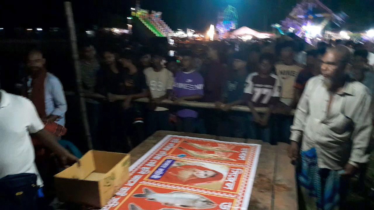 কুম্ভমেলায় পুলিশের ওপর হামলা জুয়াড়িদের, ৩০ রাউন্ড গুলি ছিনতাই