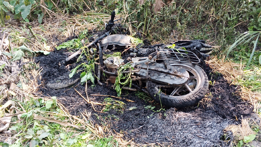 রাজৈরে ভোটকেন্দ্রের পাশে মোটরসাইকেল পুড়িয়ে দিল দুর্বৃত্তরা