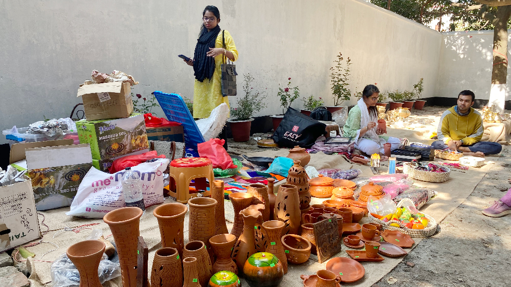 প্রত্ন ঐতিহ্যের পাশে সমকালীন শিল্প ও সংস্কৃতির মেলা