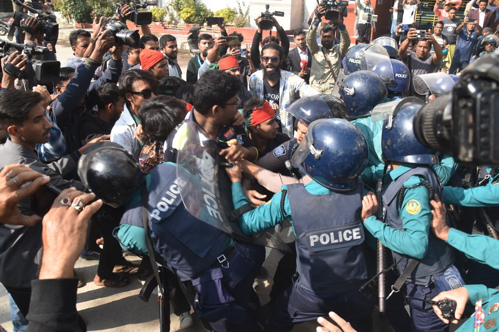 রাজশাহীতে ভারতীয় সহকারী হাইকমিশন অভিমুখে যাত্রা, পুলিশি বাধায় পণ্ড