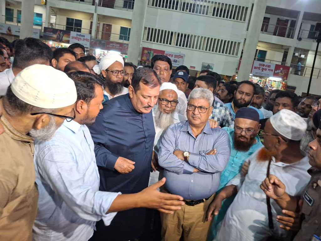 সরকারি সম্পদ নষ্ট করার অধিকার কারও নেই, স্টেশন পরিদর্শন করে বললেন ভূমিমন্ত্রী